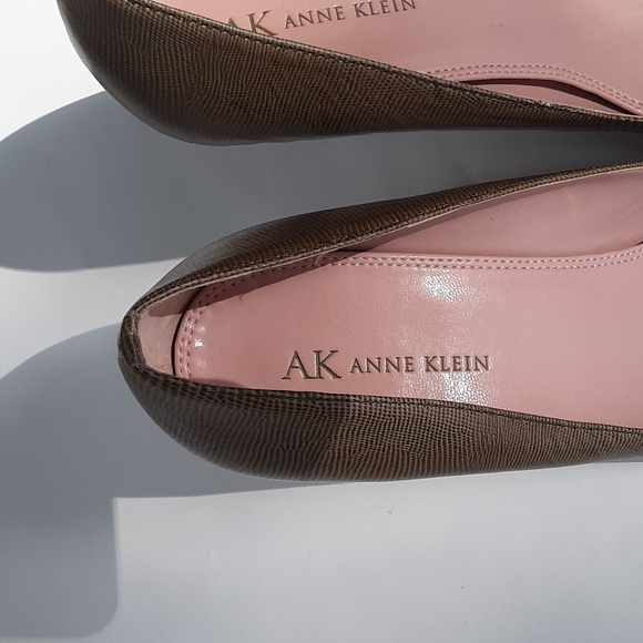 Anne Klein Size 9M Foe Snakeskin High Heel Pumps - Picture 2 of 5